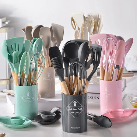 Conjunto 12 Peças de Utensílios de Cozinha em Silicone – Espátulas, Batedores de Ovos e Ferramentas Antiaderentes com Cabo de Madeira